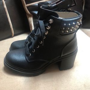 Women’s Black boots